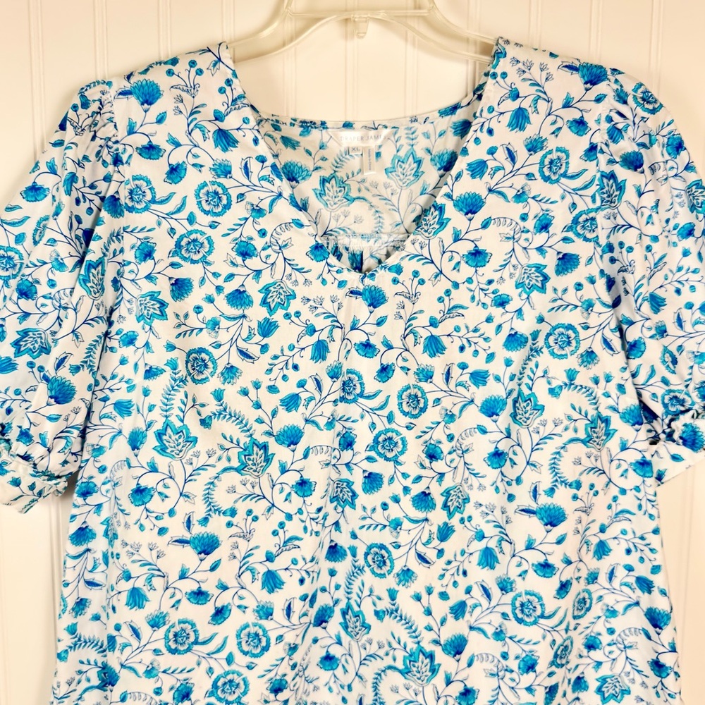 Draper James Women's XL Blue White Floral V‎ Neck Puff Sleeve Top Chic Dainty - Picture 3 of 7